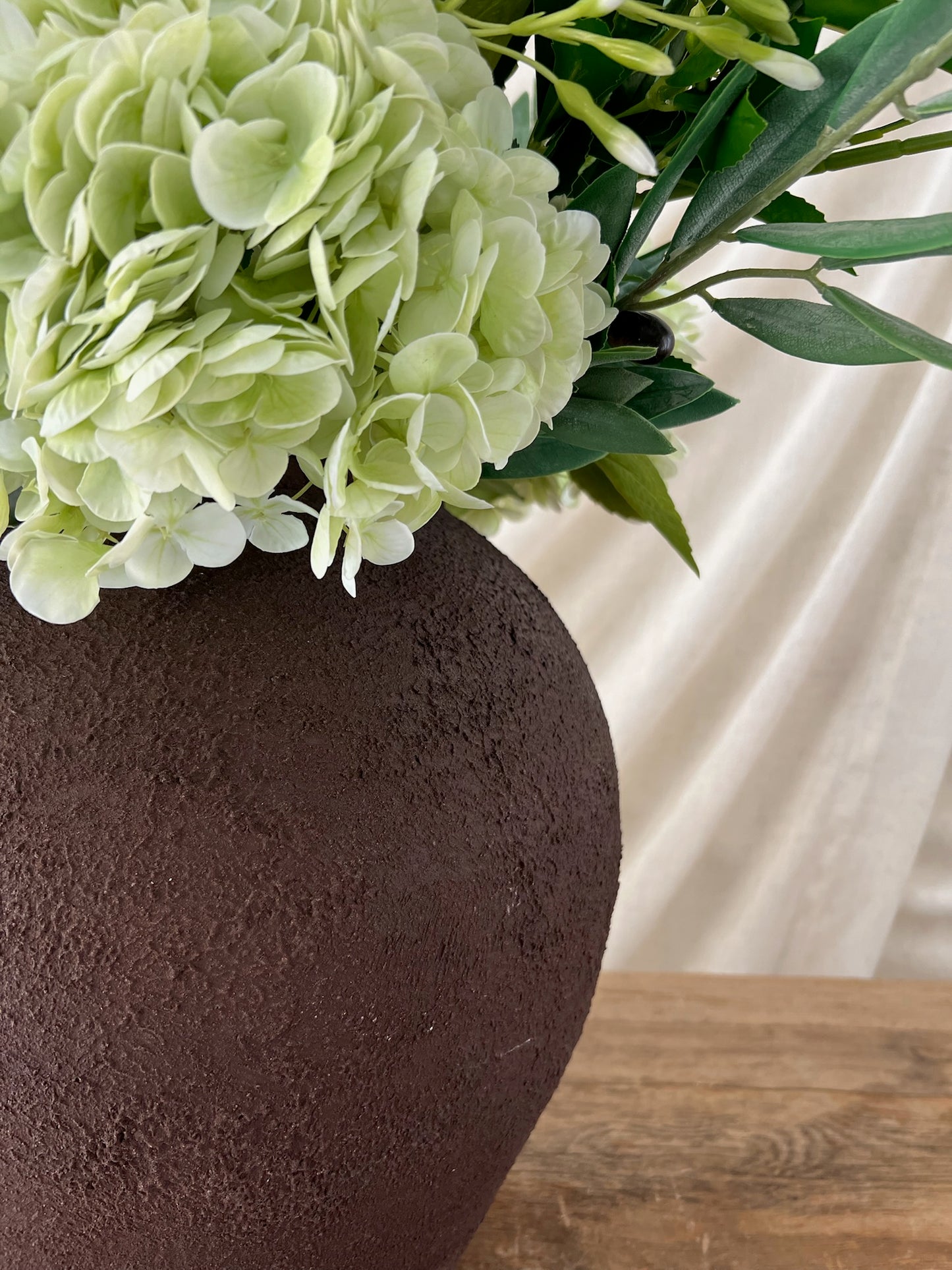 C L A Y W E L L Pot (Antique Espresso Brown)
