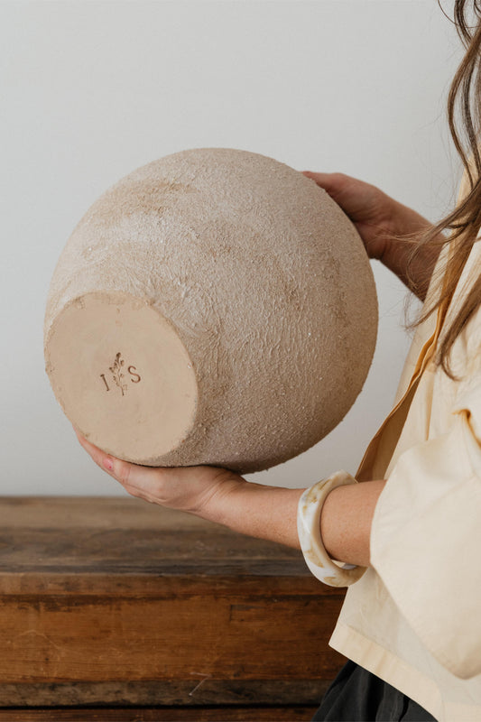 C L A Y W E L L  Pot (Antique Sand Beige)